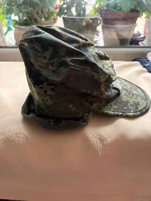 Зимна шапка и две ризи