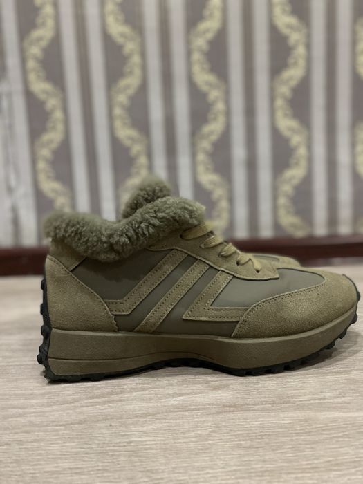 Продается кроссовка женский