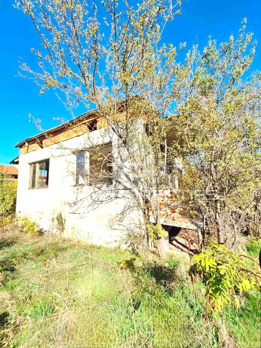 Едноетажна къща в село Беловица