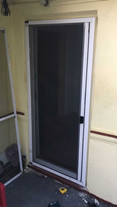 Plase de tantari - Rulouri exterioare - Usi garaj