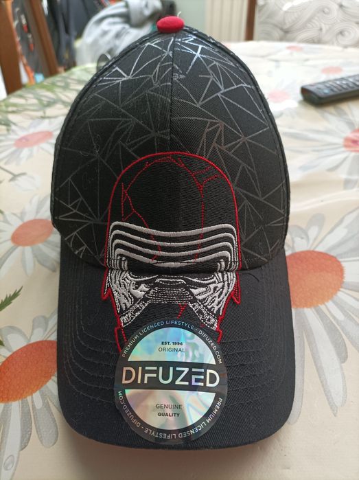 Оригинална чисто нова шапка с козирка на STAR WARS !