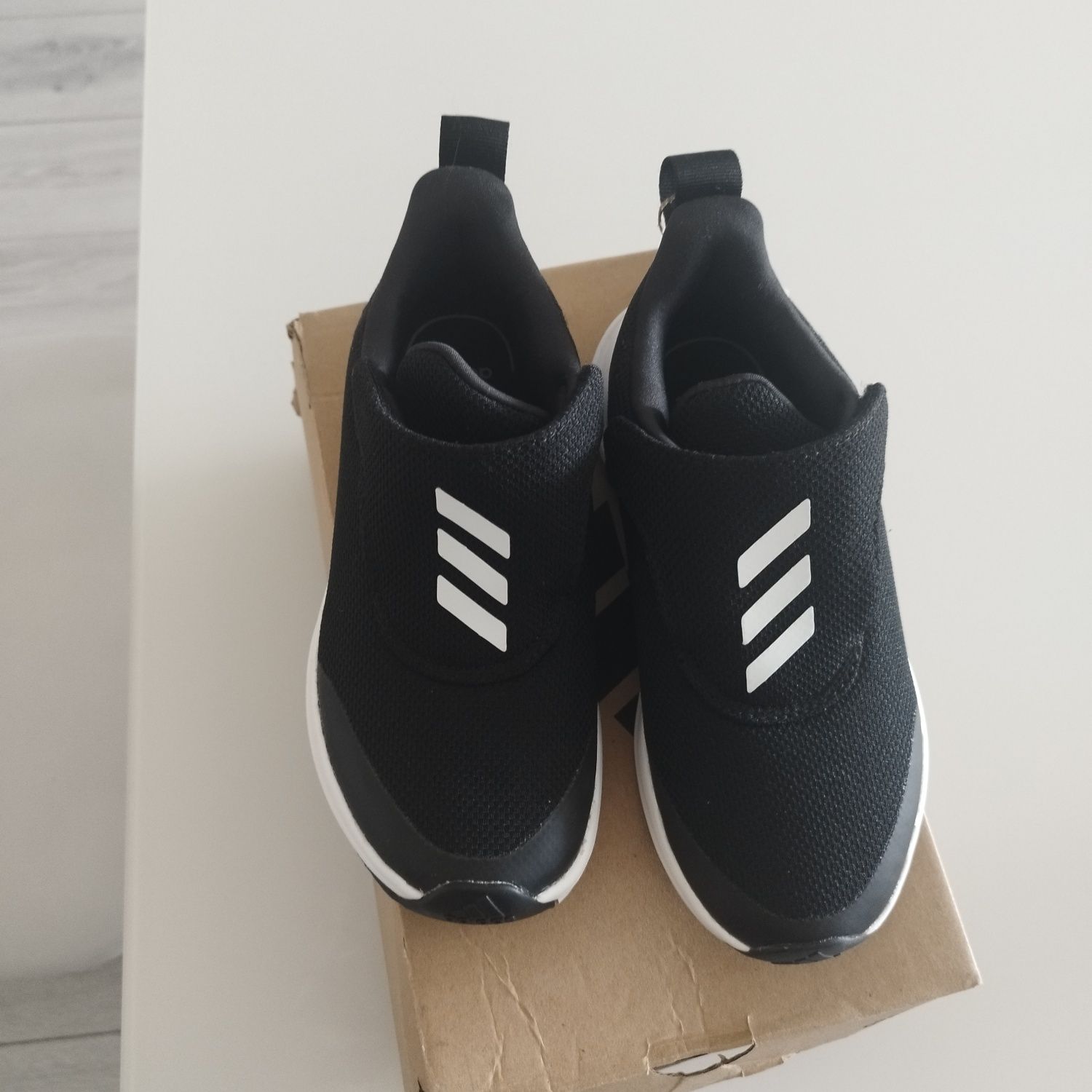 Новые фирменные кроссовки Adidas 31р.