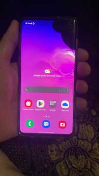 Display samsung s10 cum se vede în poza