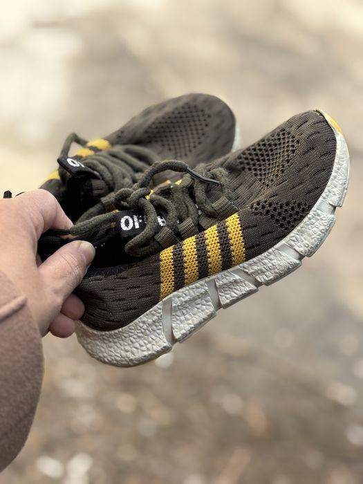 Кроссовочки на 3 годика отличные  новые !!!