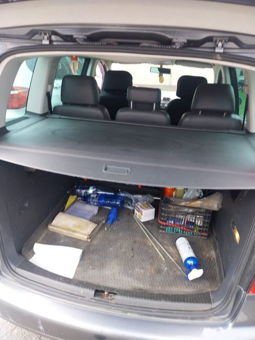 Vând Volkswagen Touran 2005