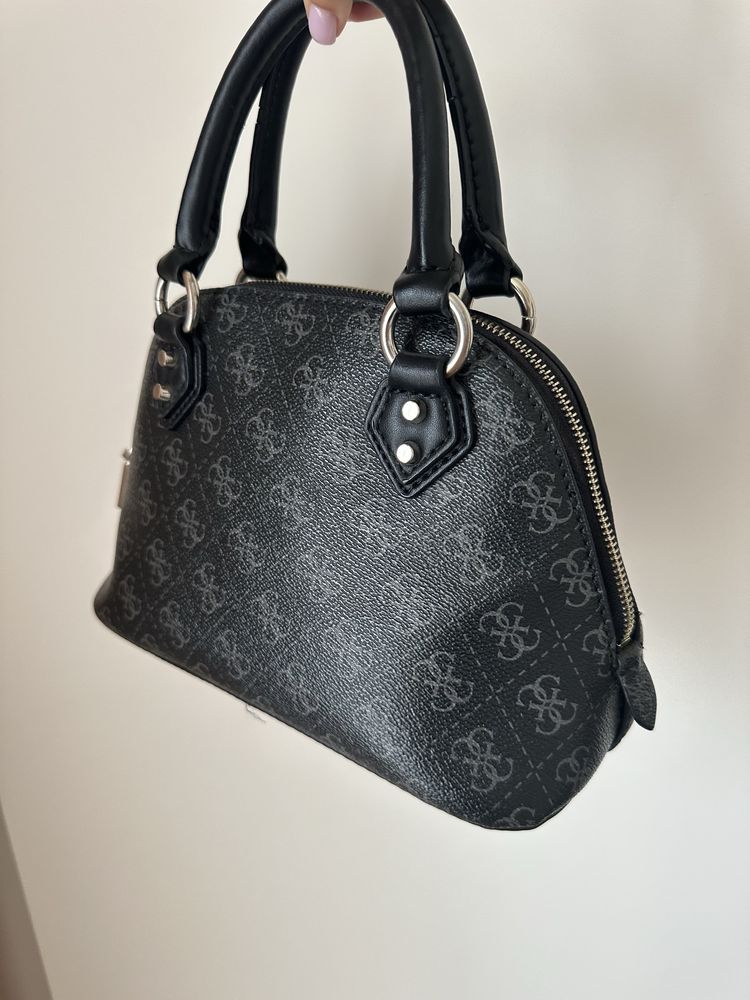 Чанта Guess