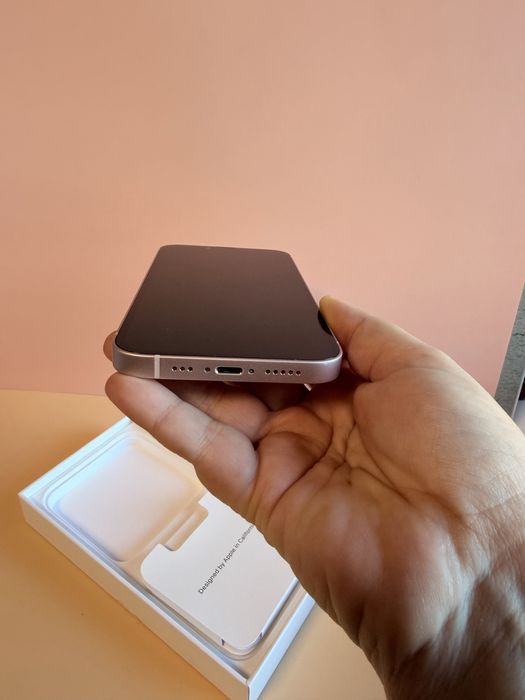 iPhone 13 128GB отлично състояние батерия 87 процента