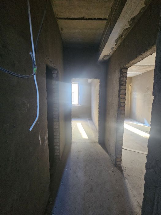 1 xonali kvartira sotiladi