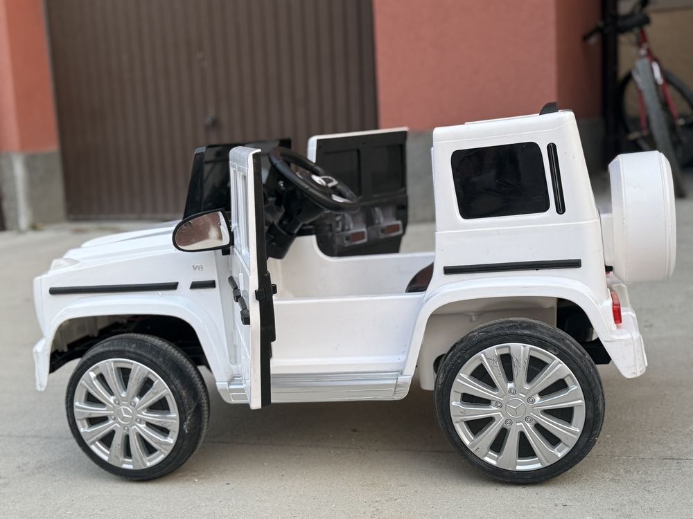 Акумулаторна кола  Licensed Mercedes Benz G500, бяла