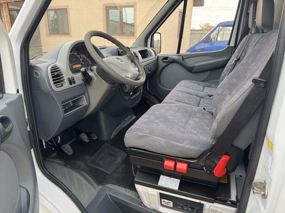 Mercedes sprinter 416 cu bena ficsa cu prelata care se inalta .