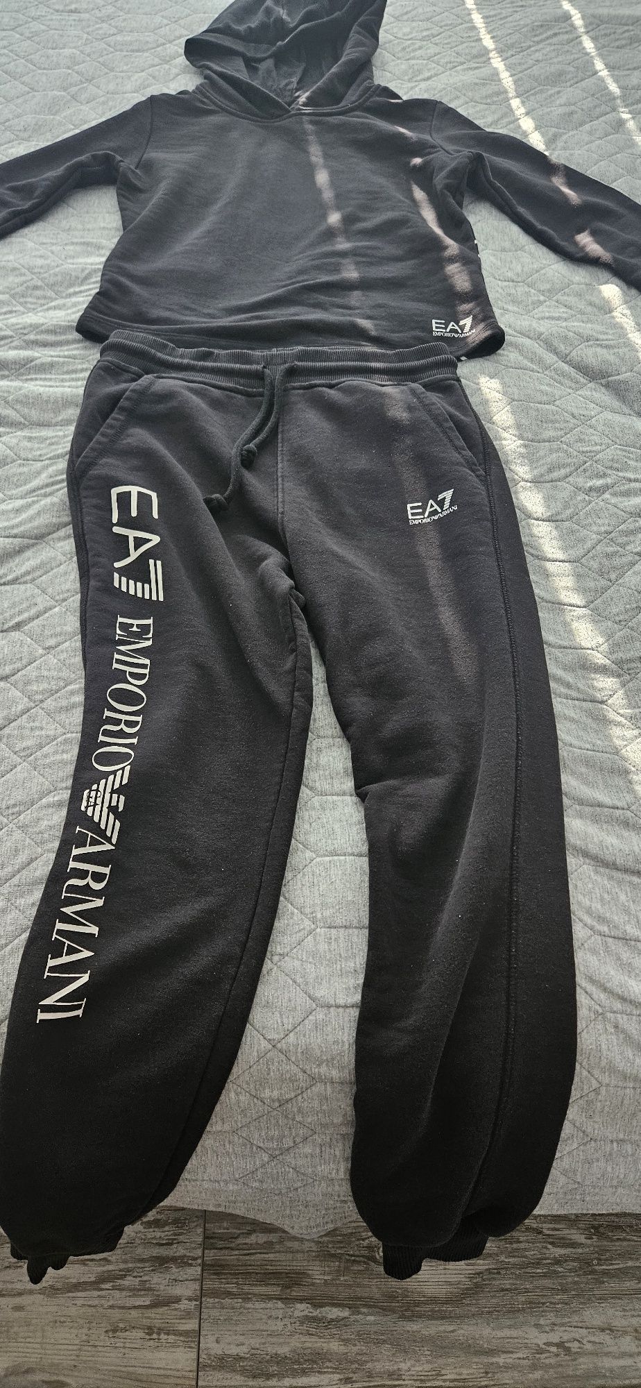 Дамски спортен комплект  EA7 Emporio Armani