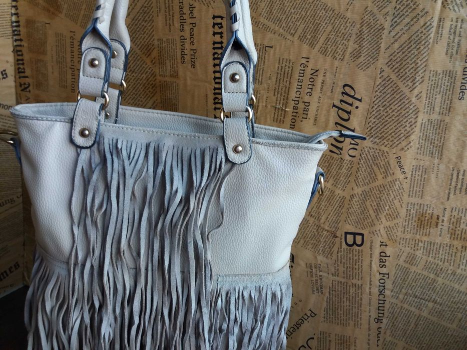 дамска чанта,бежова велурена торба с ресни