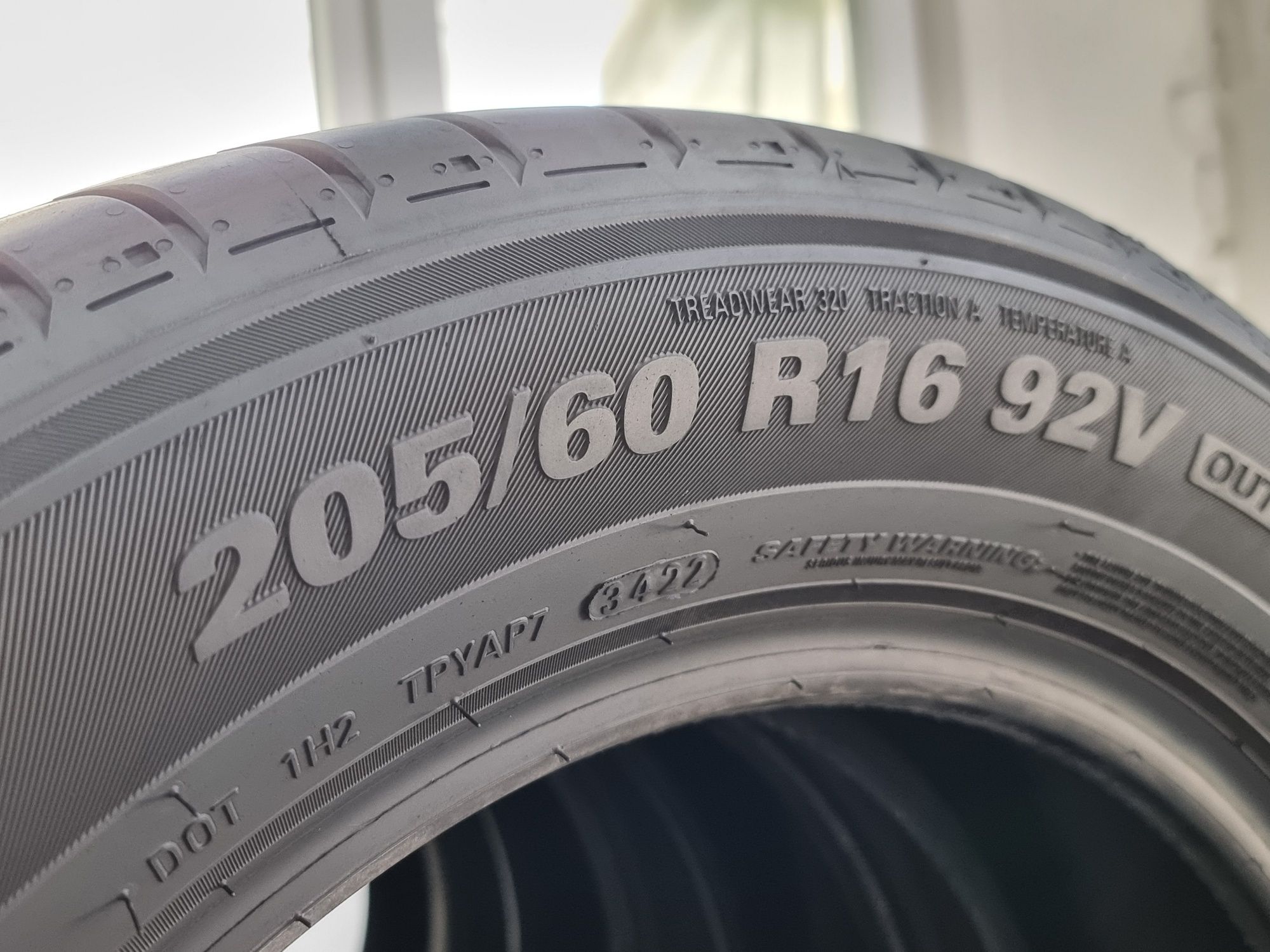 "Dot 22" 205/60/16 Kumho 4Броя: 280лв 7мм
