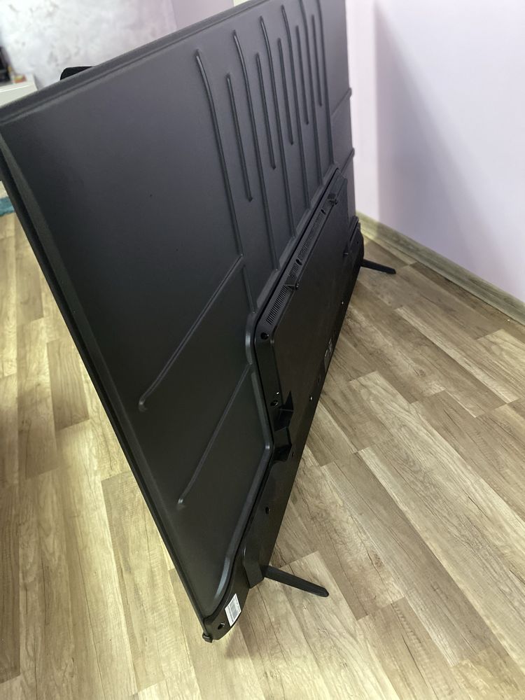 Телевизор Hisense 65 " за части