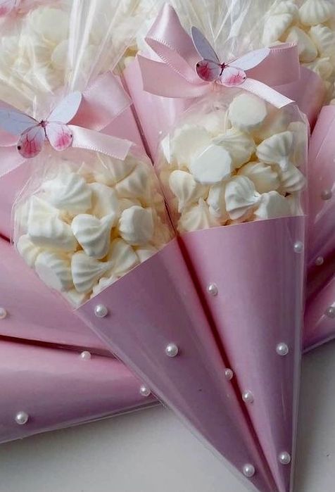 Изготовление , приглашений, бонбоньерок  и т д 
Ин