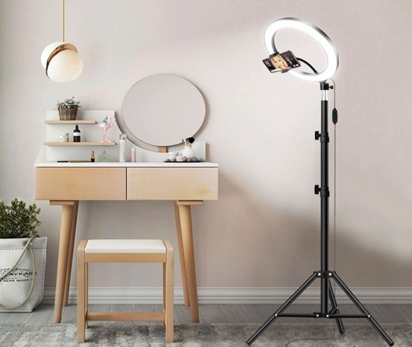 Lampa Circulara Cu 96 de LED-uri si trepied