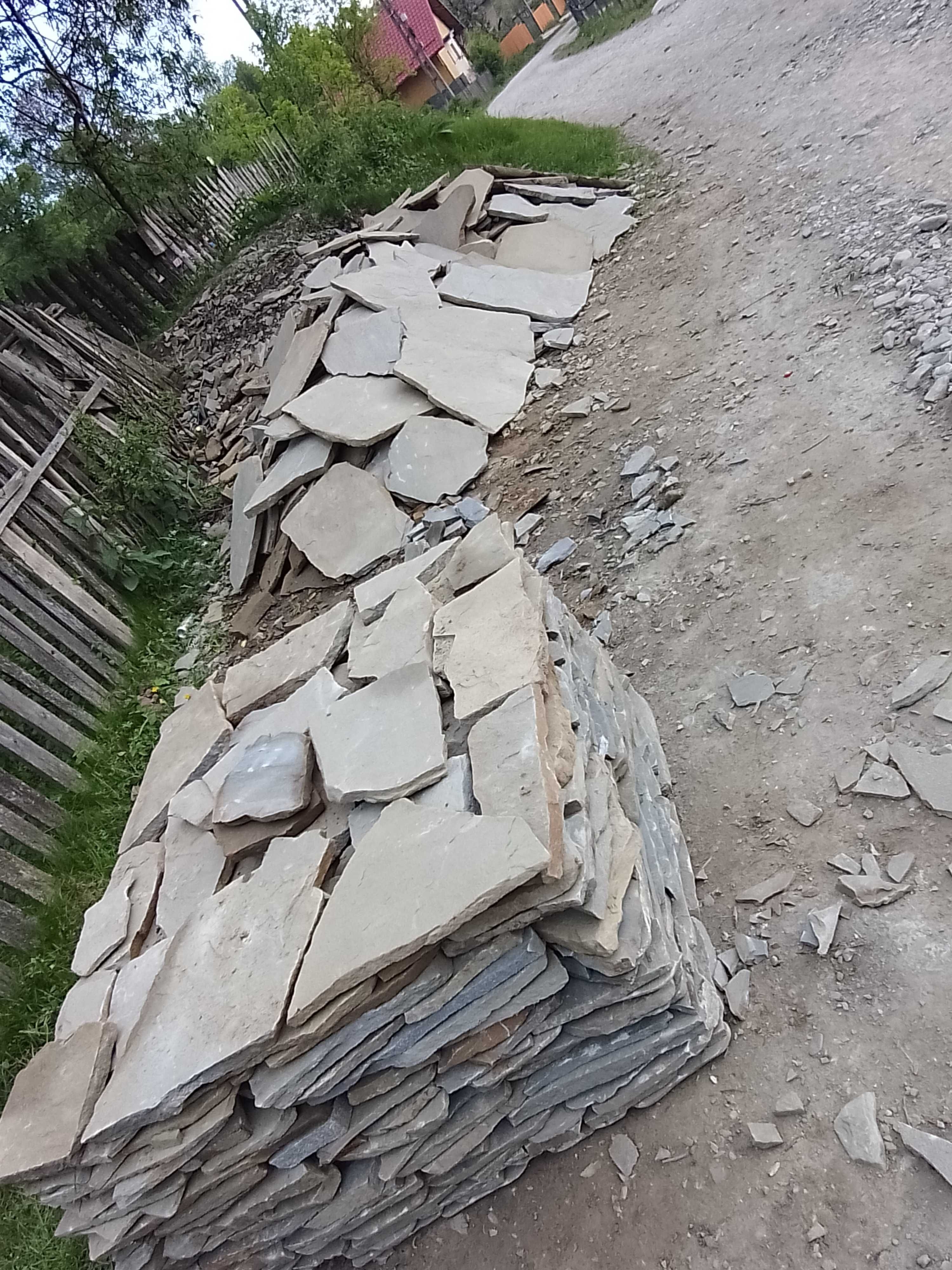 Vând și montez piatra naturala de stâncă