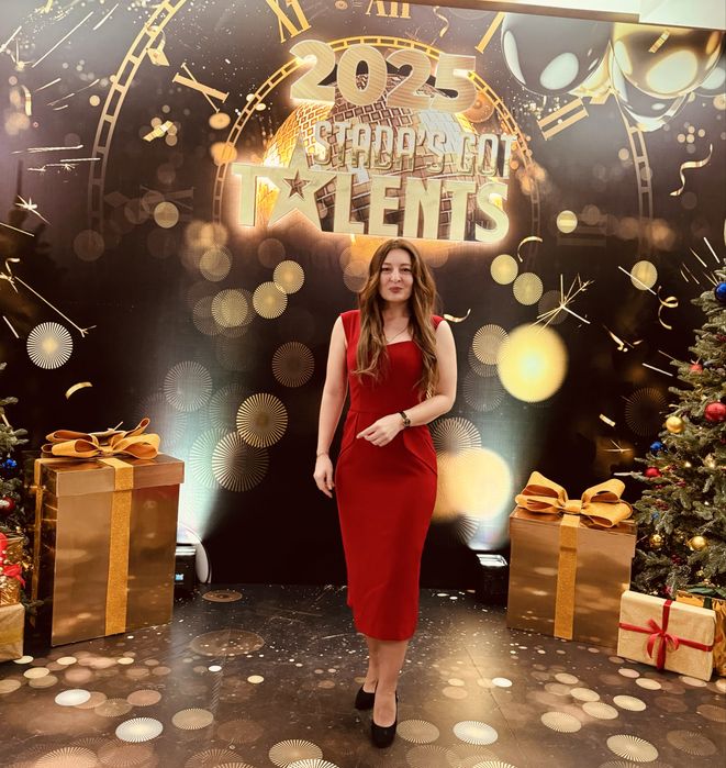 Платье шикарное было сшито на заказ