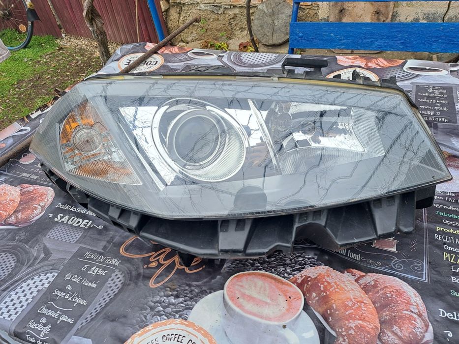 Vand lupă si far dreapta pentru renault megane 2