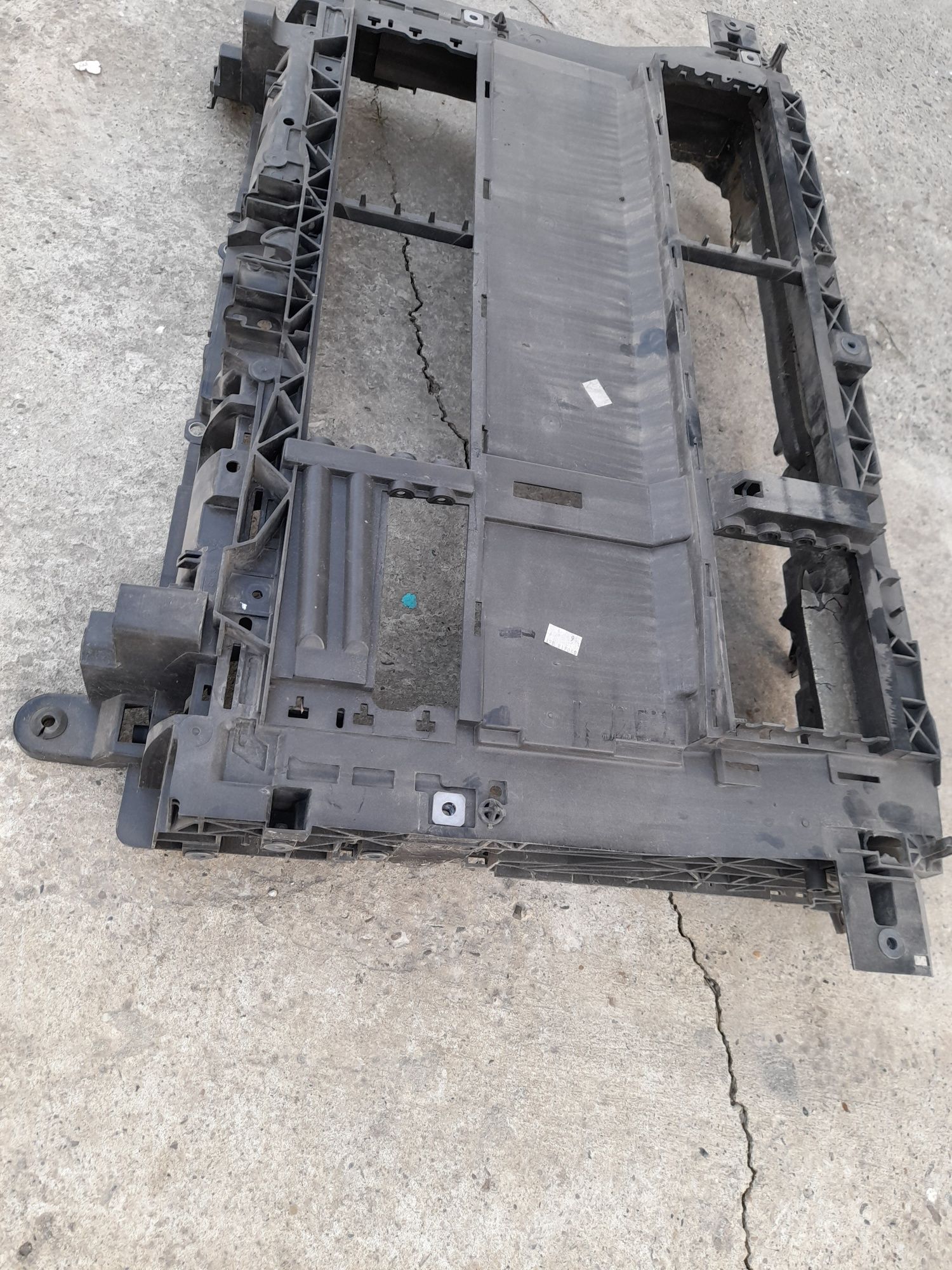 Vând tragar radiator față Ford Ecosposi și Ford Puma 2016,2022.