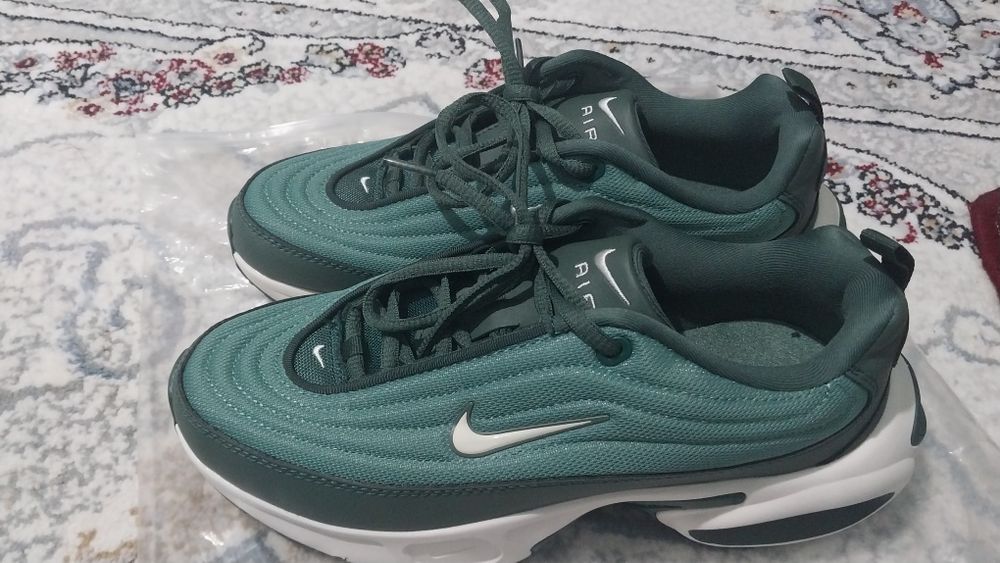 Кроссовки Nike. Новые!