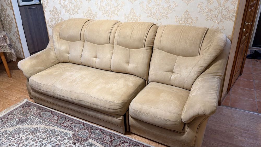Диван и одно кресло