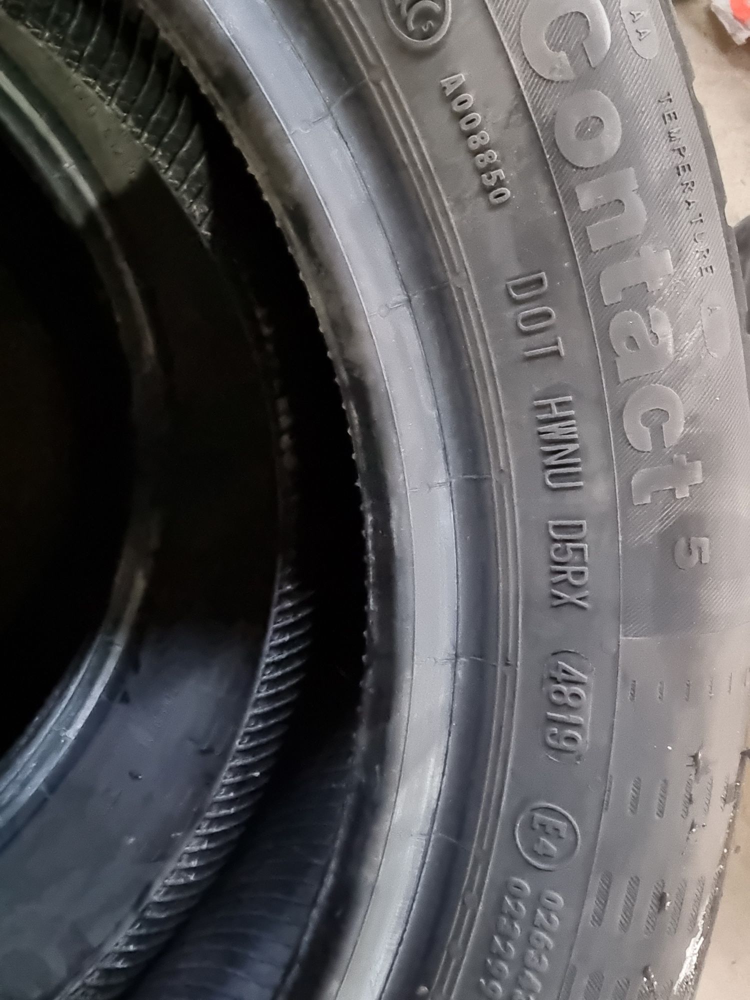 Vând anvelope 165/60R15 Continental