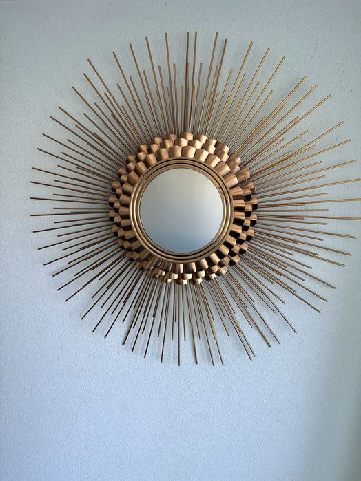 Decoratiuni agatate pe perete