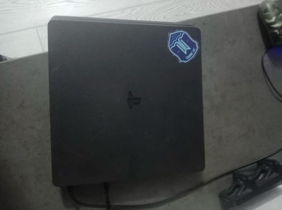 продам playstation 4