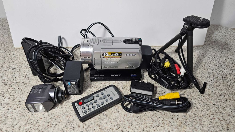 Видеокамера цифровая SONY DCR-SR300