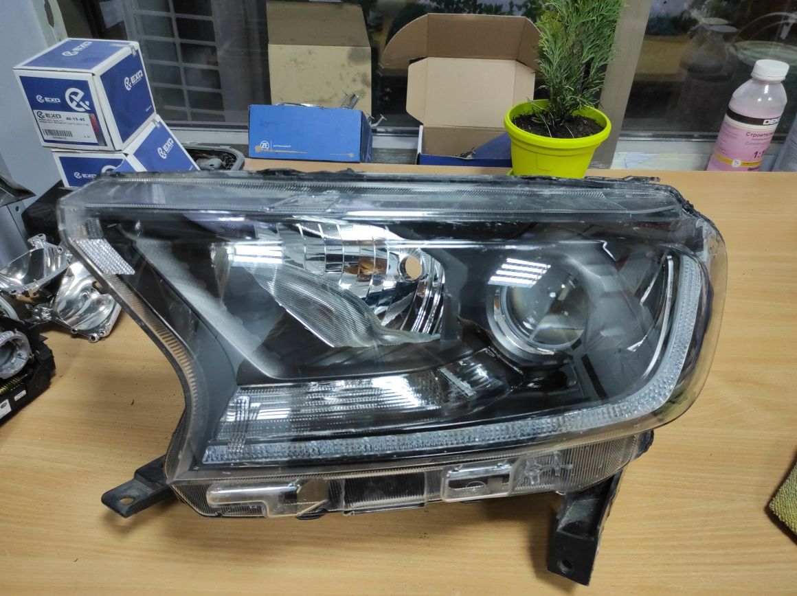 Ляв фар фарове Ford Ranger Xenon lqv far farove Форд рейнджър