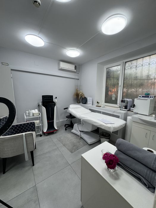 Сдается кабинет косметолога и можно приобрести всю мебель