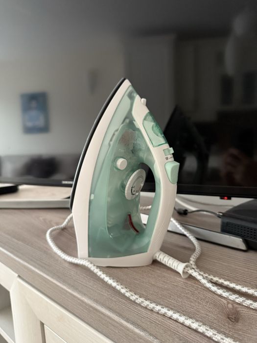 Перфектно запазвна ютия с пара