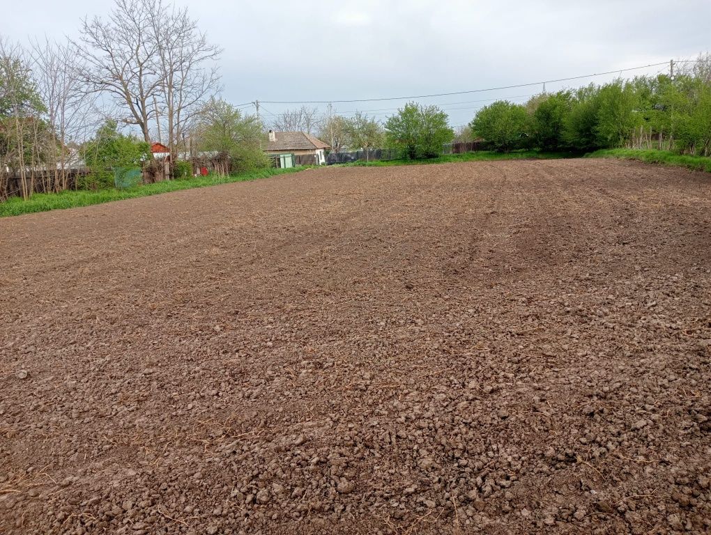 Vând teren 1500m2