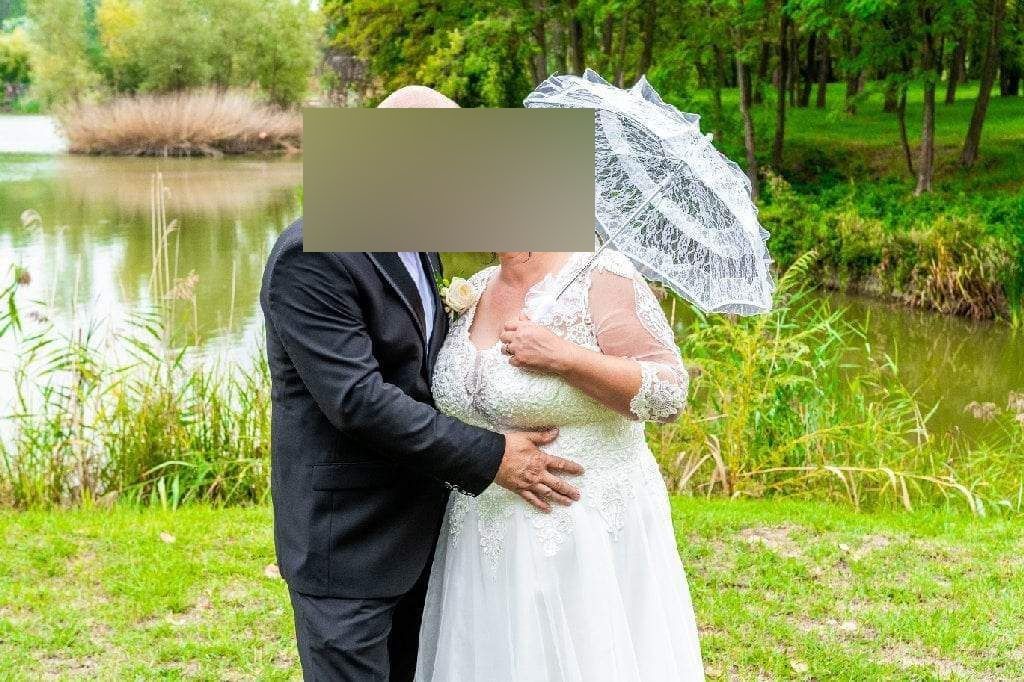 De vânzare rochie mireasă și accesorii
