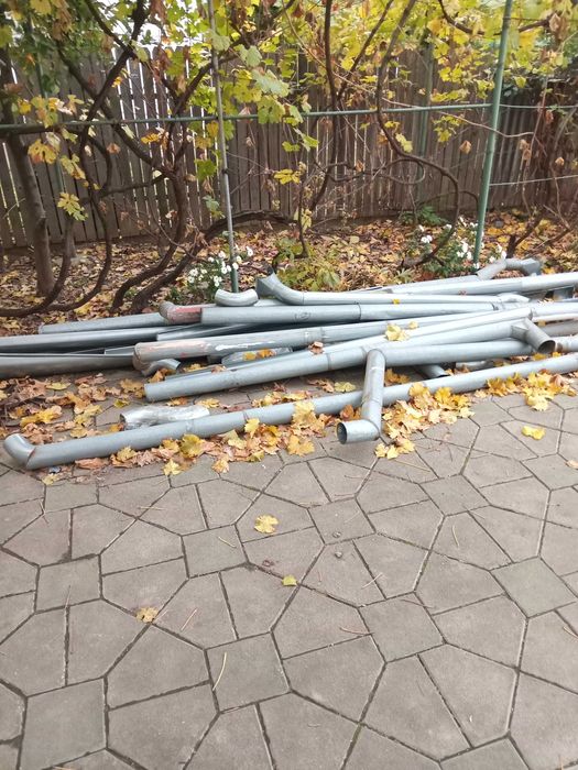 Strasini, burlane in stare buna si placi de azbociment la pachet