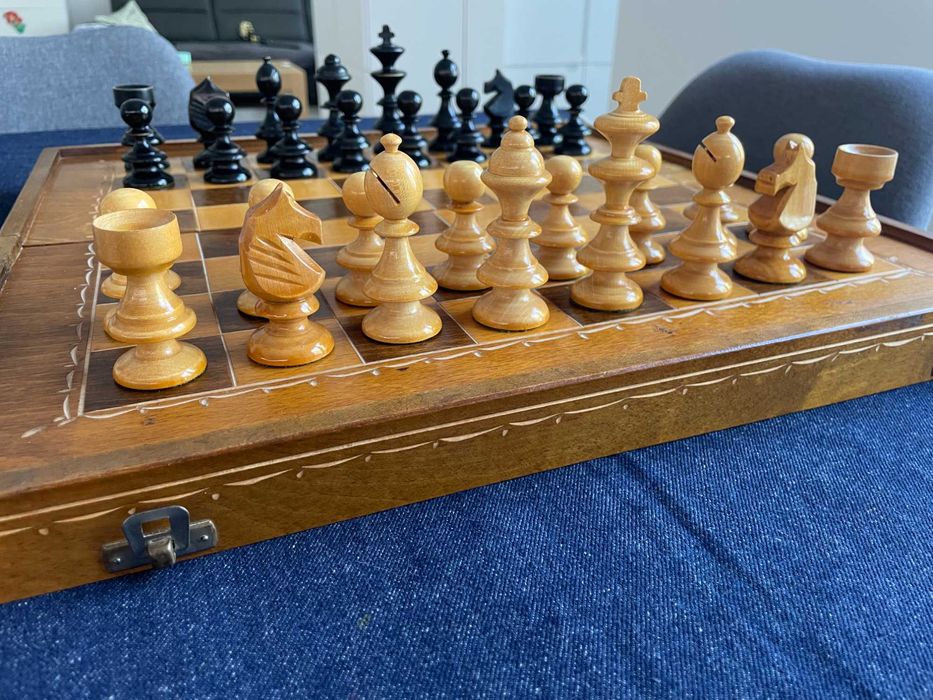 Set de sah Romanesc anii 70 varianta rara  export rege cu cruce