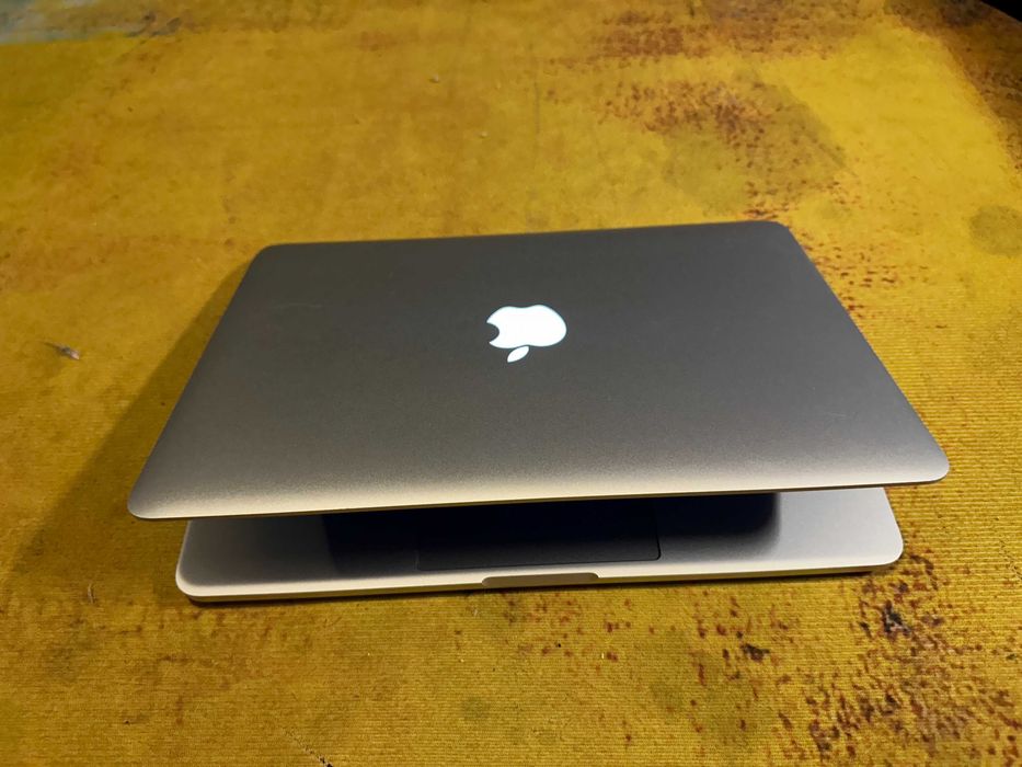 Macbook A1502 , Emc 2678, late 2013, retina , defect