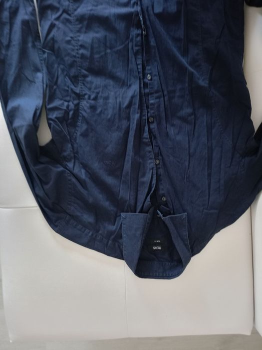 Vând cămașă bărbătească Boss, produs de calitate superioara, originala