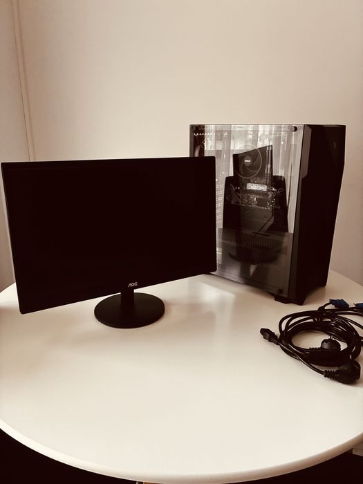 SISTEM Gaming , Monitor + Unitate , IMPECABIL