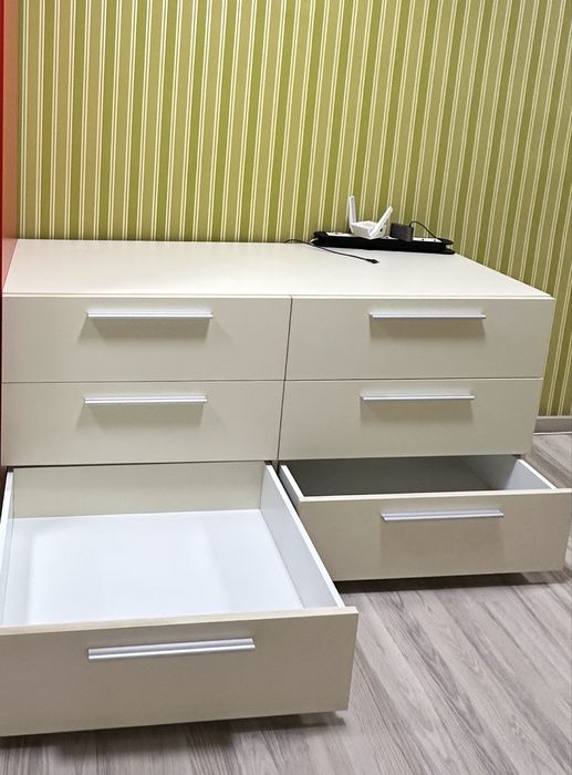 Dulap cu sertare alb