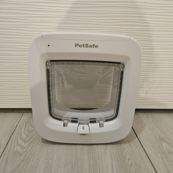 Usa pentru pisici PetSafe alba