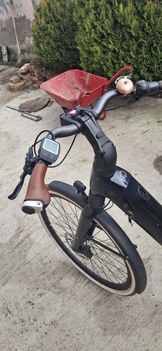 Vind bicicleta electrica cannondane  în stare foarte bună