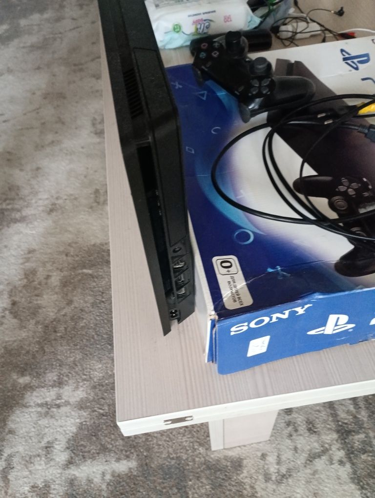 Sony playstation 4slim