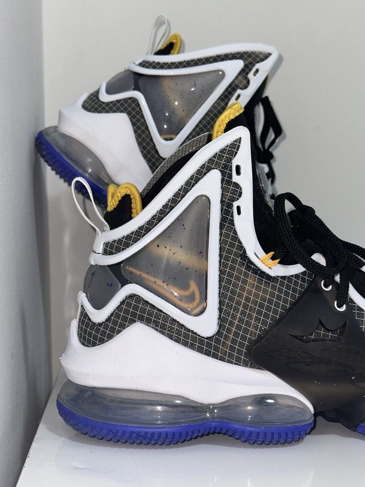 Мъжки обувки Nike LeBron 19 Hardwood Classic, размер 42
