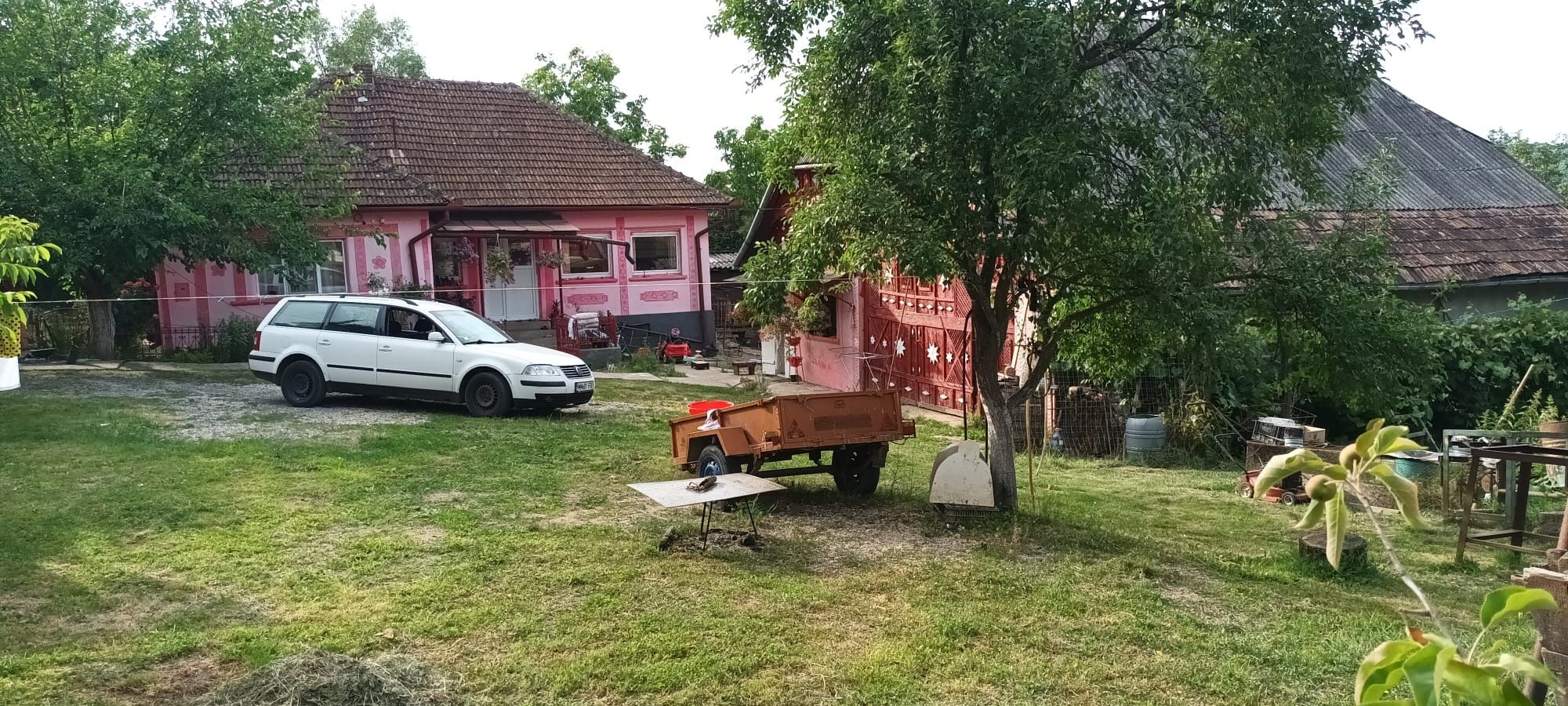 Vand casă cu anexa gospodaresti