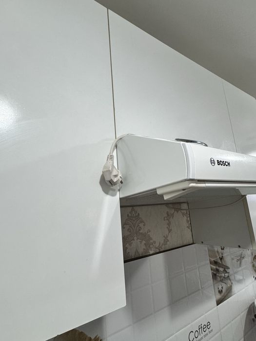 Продам кухонную вытяжку