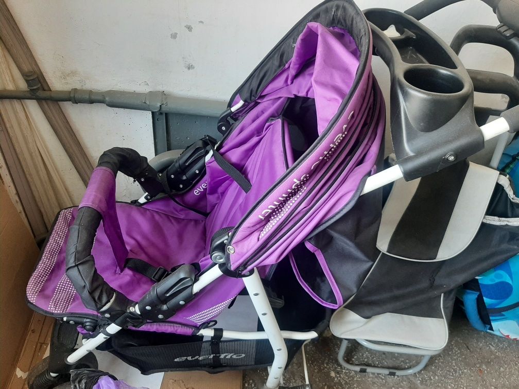 Продам детскую коляску складывает как чемодан