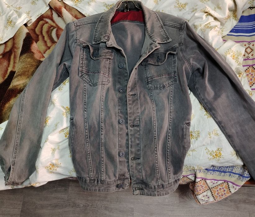 Продам мужскую джинсовую куртку размер 48-50.