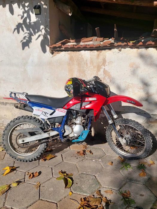 Продавам:aprilia pegaso 125